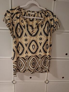 Rose & Olive Beige and Black Geometric Short-Sleeve Blouse